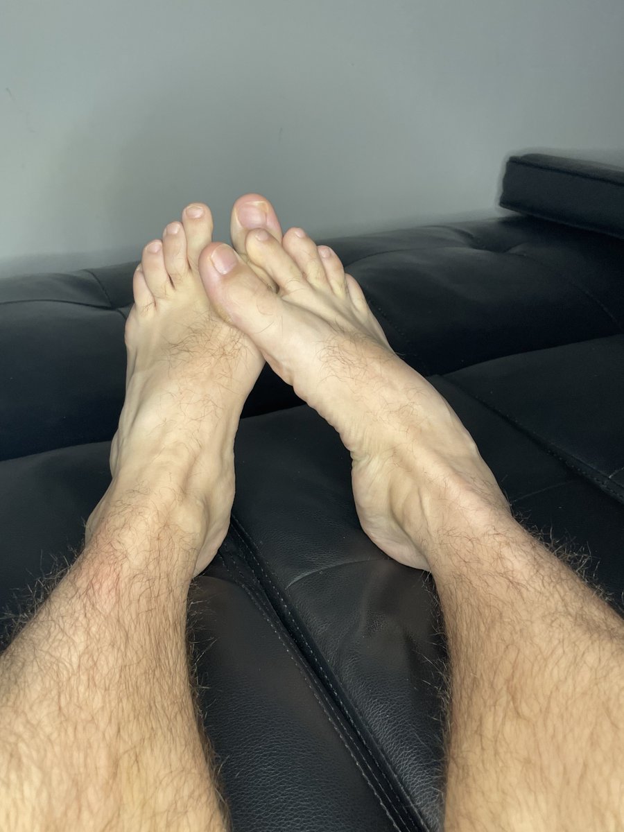 atm_connoisseur's tweet photo. Not to be dramatic but I have the big hairy feet you're trying to suck on #findom https://t.co/H39FZB0UdL