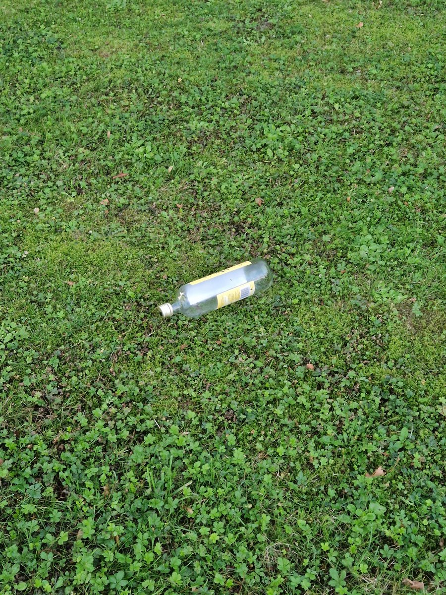 EBS023's tweet photo. Vanmorgen twee keer afgestapt om deze naar de juiste plaats te dirigeren. Moeilijk is het niet, wel zo veilig...
#Supportervanschoon #Trashbiking #zwerfie #Poortugaal #Albrandswaard #Rotterdam https://t.co/Ic0wRLHM6L
