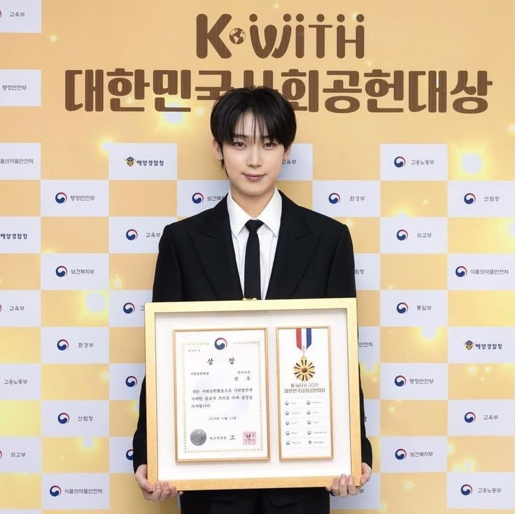 jnksnx's tweet photo. And we WON! 🏆

What nerve-wracking polls these were! #SUNOO will finally receive a physical award once again—one he truly deserves for his kindness, generosity, and caring heart. 

Thank you, Baragis, for giving your all once again! We did it! 🥺🩵 https://t.co/gNF7pfFmxL