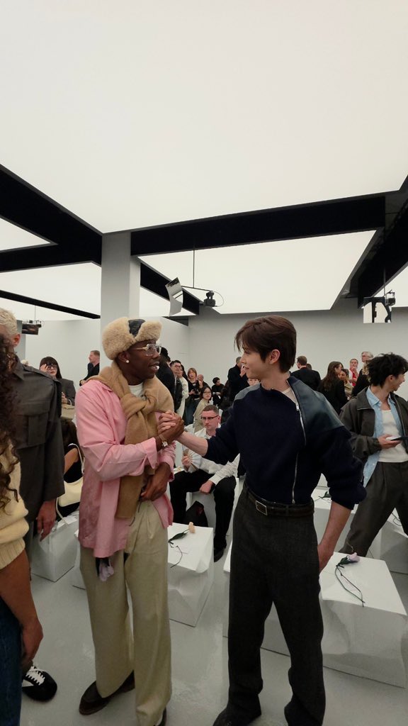 scwwwb's tweet photo. sungchan with tyler, the creator 🤍 
#BottegaVenetaSS27xSUNGCHAN https://t.co/oNBDEmMSIP