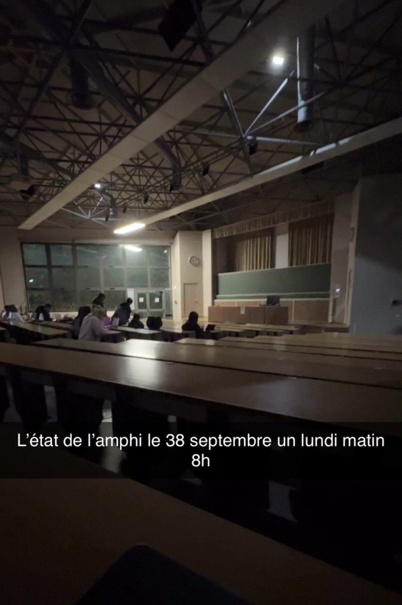 33bdr_'s tweet photo. Bonjour https://t.co/t6F0FY4ck6