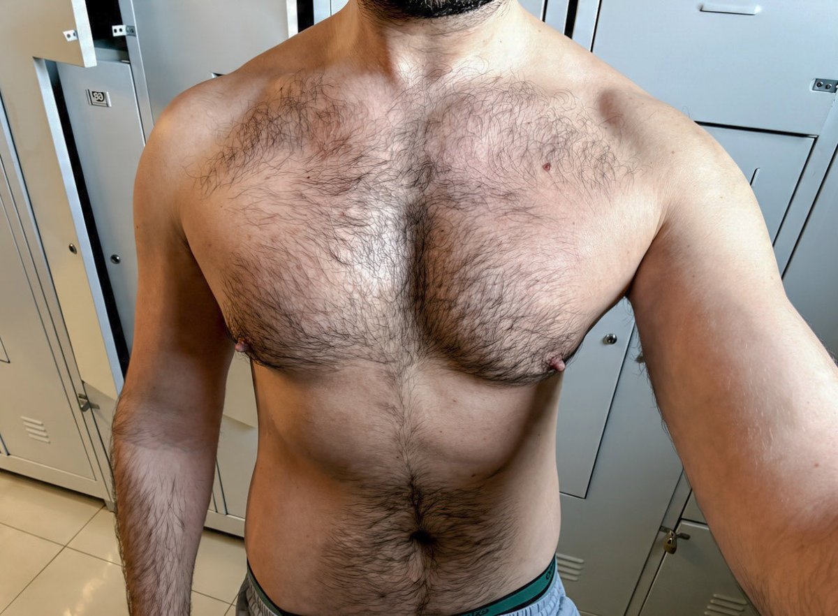footnote95's tweet photo. #hairy #nipples #gay https://t.co/nNDnJl0IuQ