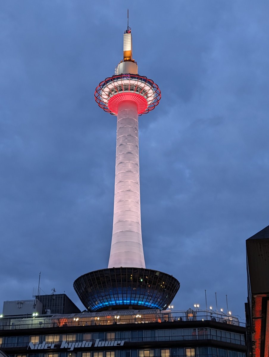 miho_8219's tweet photo. 2026.9.25(金)
#OnTheGround 歌うとお客様が立ち止まって聴いてくれると悠吾さん
スタッフさんもカッコイイ曲だからよね〜って…納得😉👍
…というわけで2回も聴けたのでギターソロを2つ
前に来てくれるの嬉しい〜🎸✨️
この日はエレキ封印でした
#小倉悠吾
#KYOTOMICPROJECT https://t.co/DM8ZpQmFV5
