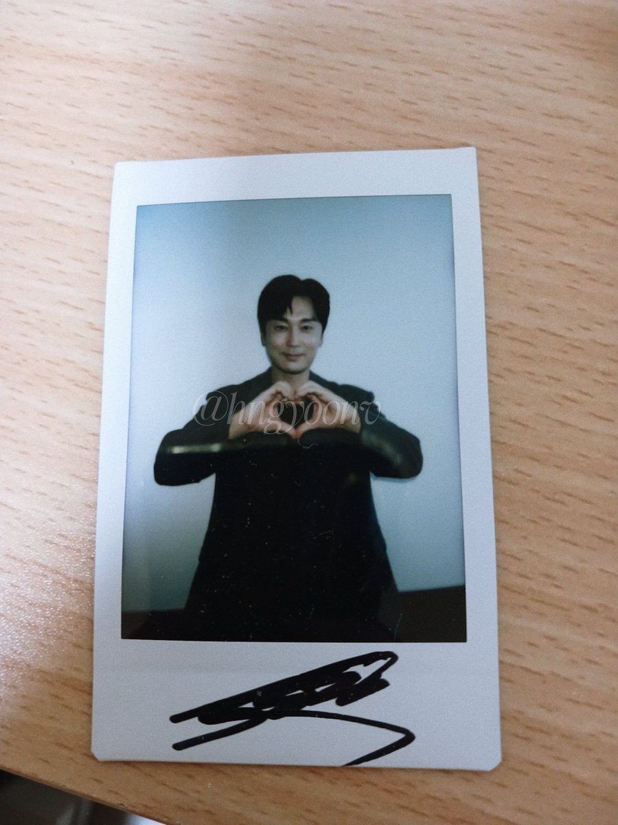 hngyoonv's tweet photo. 드디어 도착했어요...
서현우 배우님 사인 폴라로이드🥹🤍 https://t.co/vqx5TtyfsE