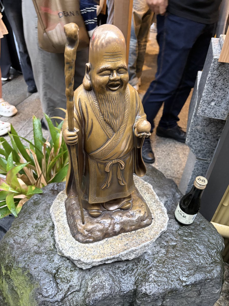 kinboshi_inc's tweet photo. 前から気になっていたパワースポットに行きました🏃♂️✨
雨の中行列に並び、参拝しました☔️🙏
気のせいかもしれませんが、なんだかHappyな気持ちになりました☘️
みんなに良いことがありますように😊🫶
#金星
#KINBOSHI
#SECURITY
#警備
#制服
#ピュアット
#GULAS
#Quanta
#小網神社
#パワースポット
#一粒万倍日
#神社巡り
