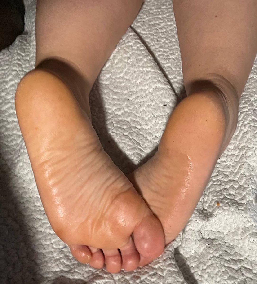 REELLESFRUK's tweet photo. 👤Name : @feetmomy94 
📍Location : Paris / IDF 🇫🇷

For more informations go to x ⬇️

@feetmomy94 

#frenchfeet #feet #footfetish #feetmet #footworship #feetsoles #soles #pieds #fetichiste #feetsession #toes #orteils #footgoddess #feetgirl #milffeet #milfsoles #cumsoles #hotfeet https://t.co/l6FiIczGoE