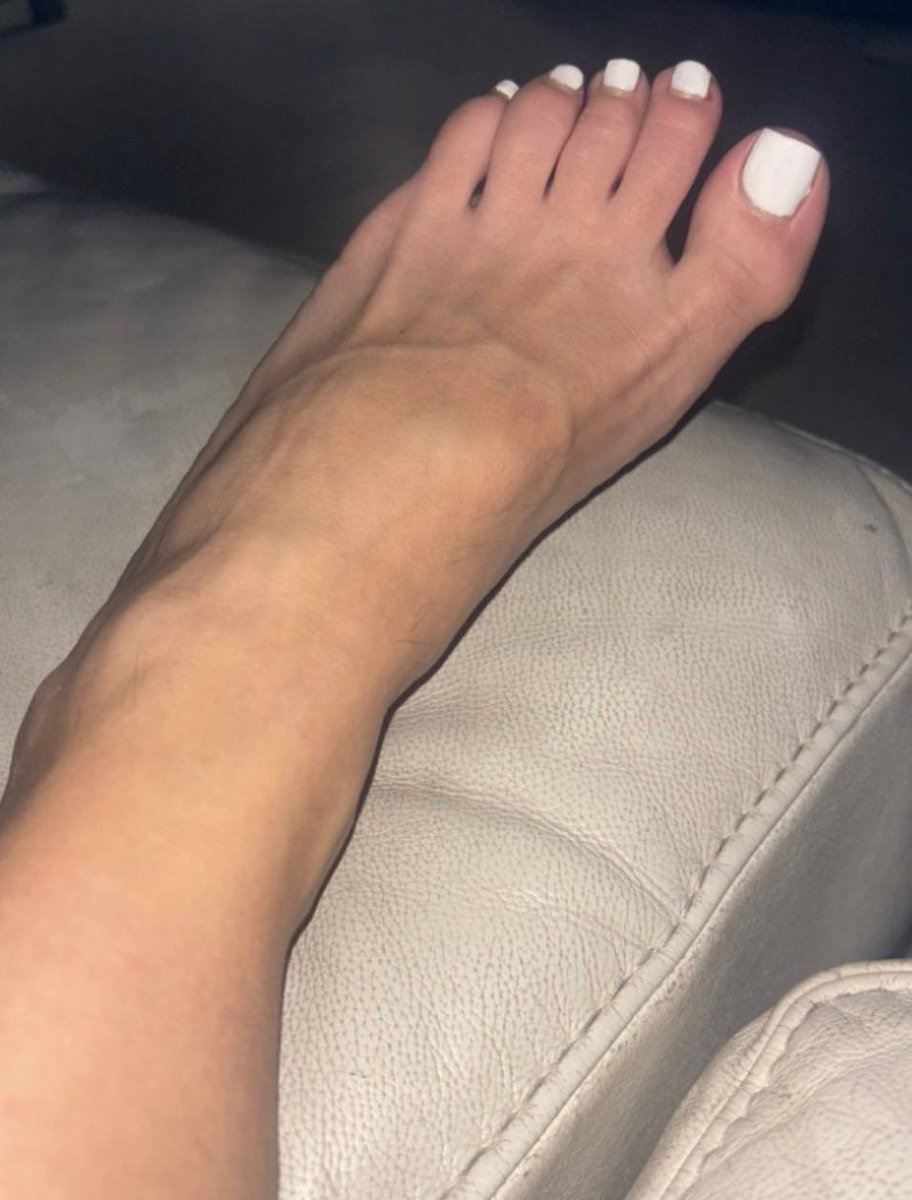 REELLESFRUK's tweet photo. 👤Name : @feetmomy94 
📍Location : Paris / IDF 🇫🇷

For more informations go to x ⬇️

@feetmomy94 

#frenchfeet #feet #footfetish #feetmet #footworship #feetsoles #soles #pieds #fetichiste #feetsession #toes #orteils #footgoddess #feetgirl #milffeet #milfsoles #cumsoles #hotfeet https://t.co/l6FiIczGoE