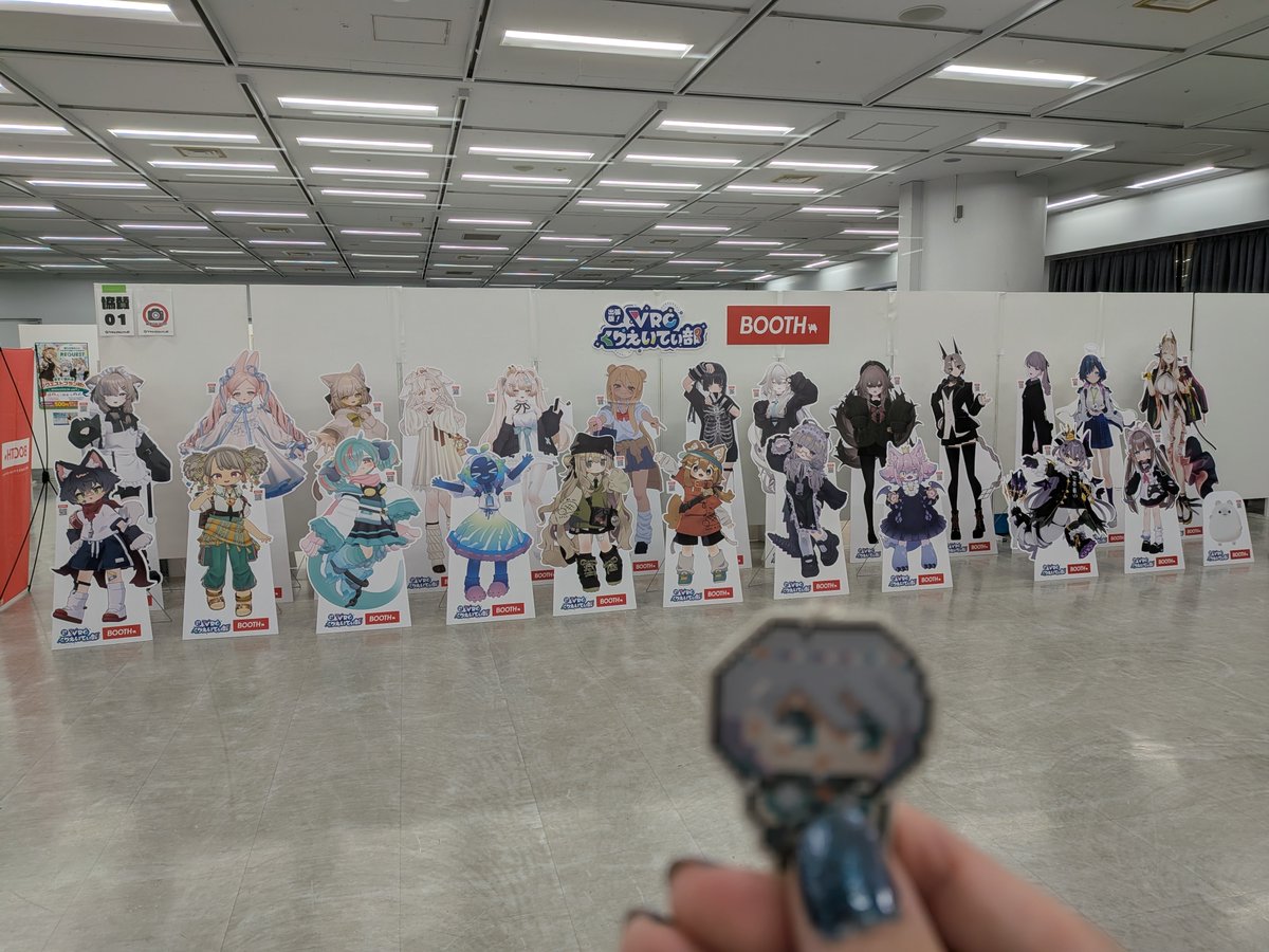 code_si_non's tweet photo. 昨日七ヶ霜先生が代理でVRCくりえいてぃ部に行ったぞー
私はプラ板として！
同行してくれたフレンドもありがとな〜！！
#VRCくりえいてぃ部 https://t.co/idgmEWYWfG