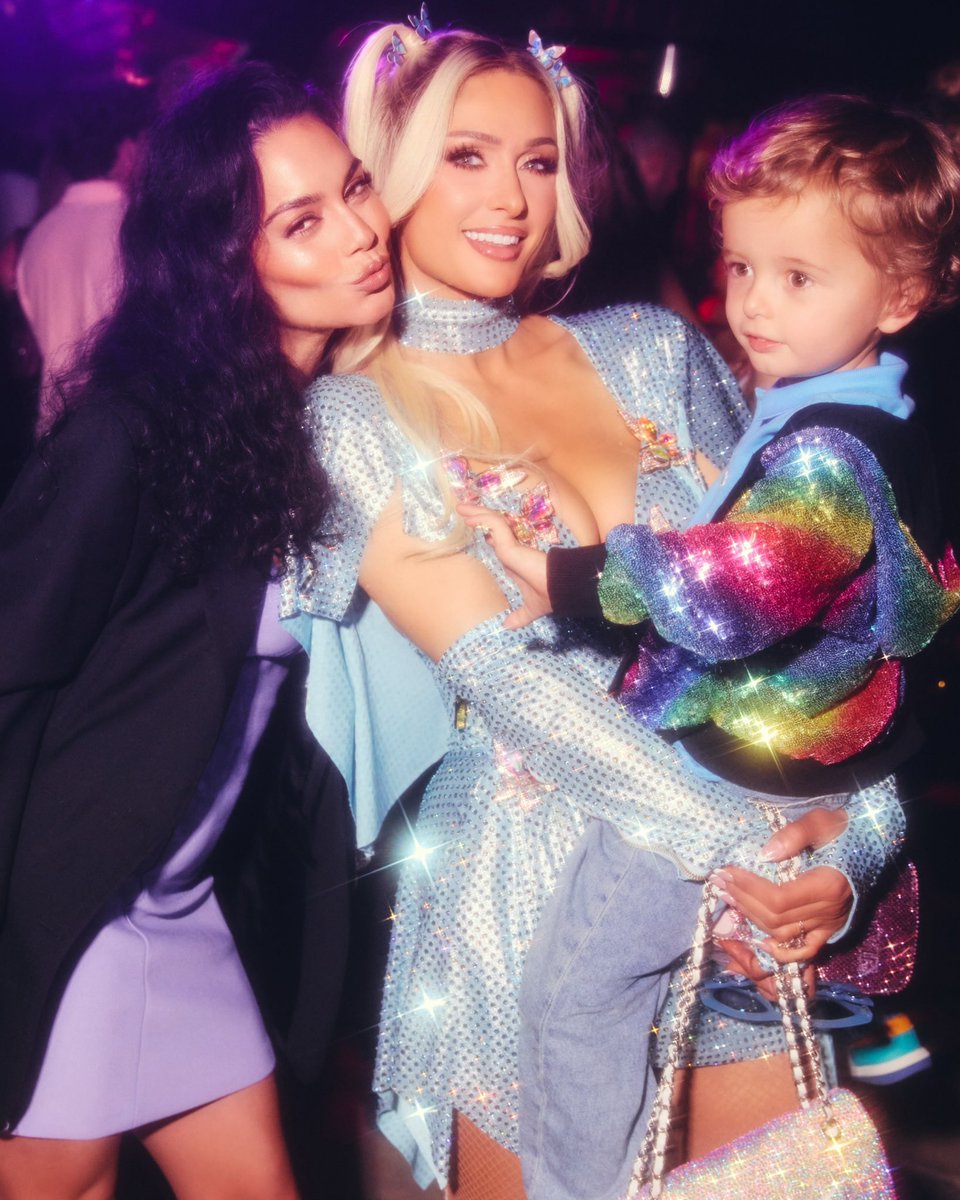 ParisHilton's tweet photo. Y2K party at Slivington Manor ✨ https://t.co/XjNbORZf1d