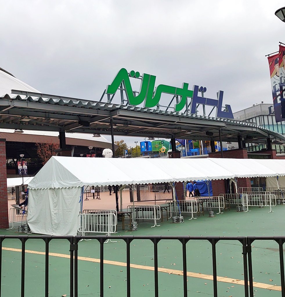 ynkshity's tweet photo. ほんとに寒かったよねベルーナね…雨降ってたしね…屋根の乗った屋外じゃんね…

もう4年前かー早いなー https://t.co/Dp9zBj9nON