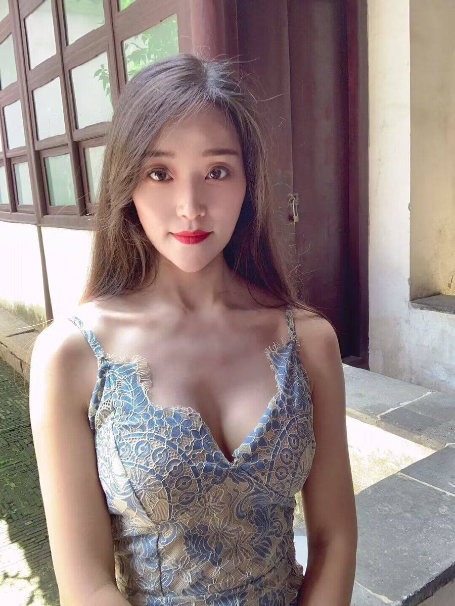 Leeyiuhin99's tweet photo. 在办公室呆的好无聊，有没有想看老师大雷的，给老师评论点赞，老师必发 https://t.co/goRPkTRGGu
