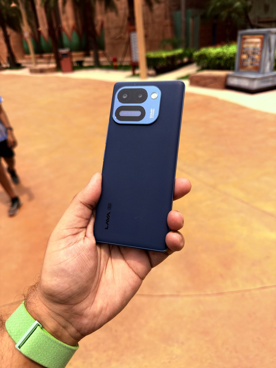 stufflistings's tweet photo. Q5. What is the fast charging support of the Lava Virat Curve 5G?
A. 33W fast charging
B. 45W fast charging
#winLavaViratCurve #GoWithTheCurve https://t.co/nJegsCX5Qq