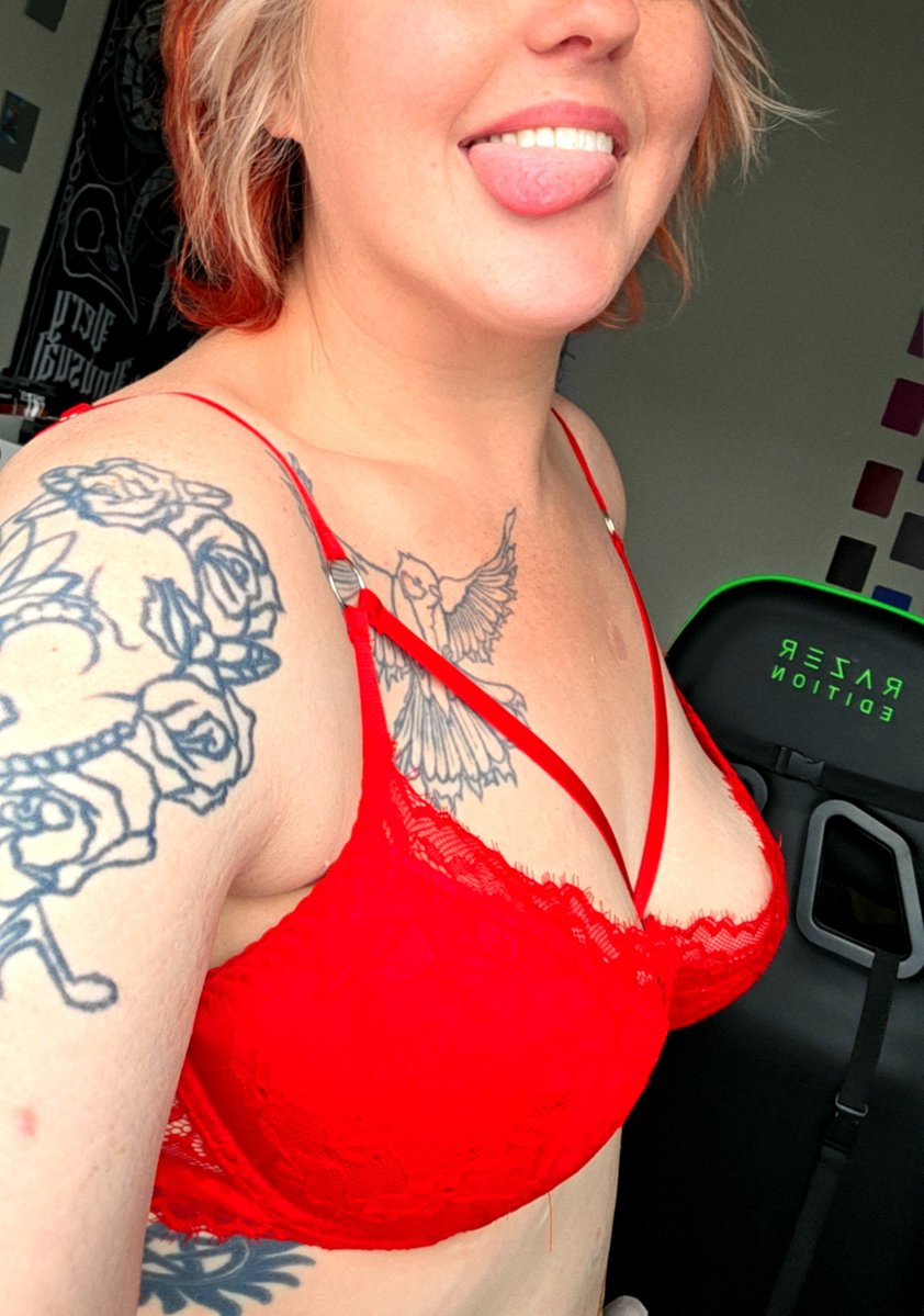 LittleEmoLuna's tweet photo. Moonwatertattoonz@gmail.com is my PayPal. Who wants to buy me another matching set?
#chubbyemo #spicycontent #tattedgirls #findom #needadaddy https://t.co/bTmL4zpzN6