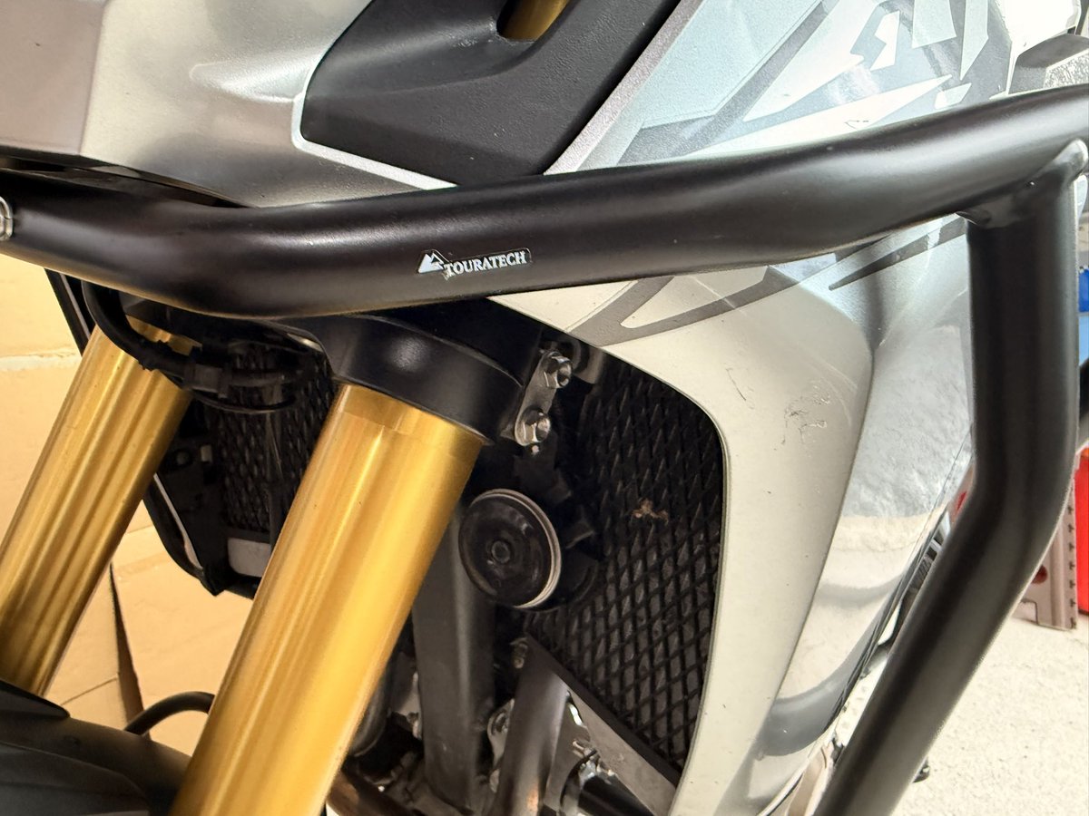 WR_BANDIT's tweet photo. 汗だく💦になりながらも
ツアラテック•クラッシュバー取り付け(DIY)終わり。 https://t.co/9C4qGuhGgM