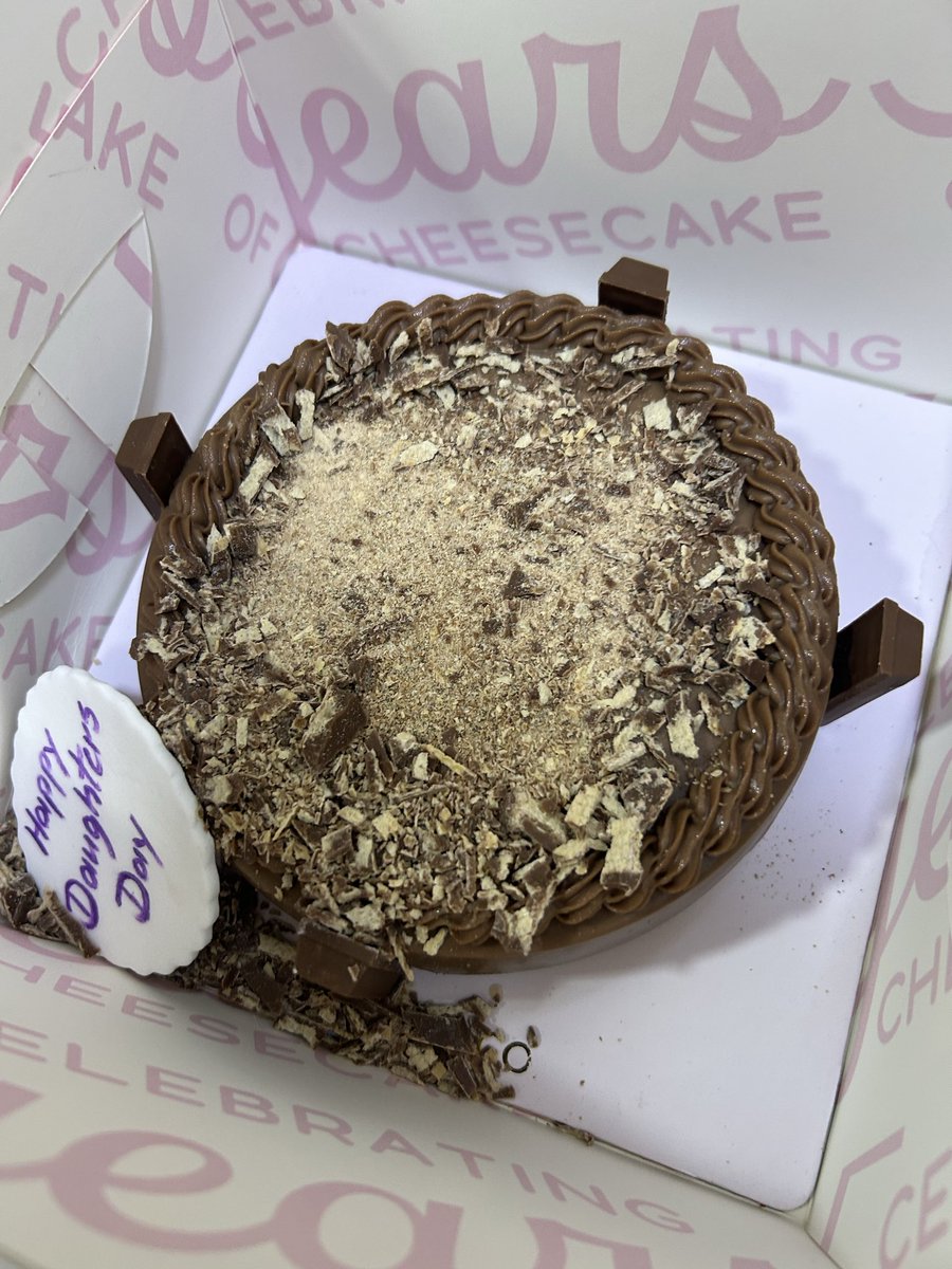 jas3088's tweet photo. Extremely disappointed with my order today, @Swiggy @SwiggyCares! 😡 Delivered a completely smudged and smashed cake inside the box. You completely ruined our special Daughter's Day cake cutting and photo moment! 💔

Order ID: 249488314164535
#Swiggy #WorstService #DaughtersDay https://t.co/We132o61rd