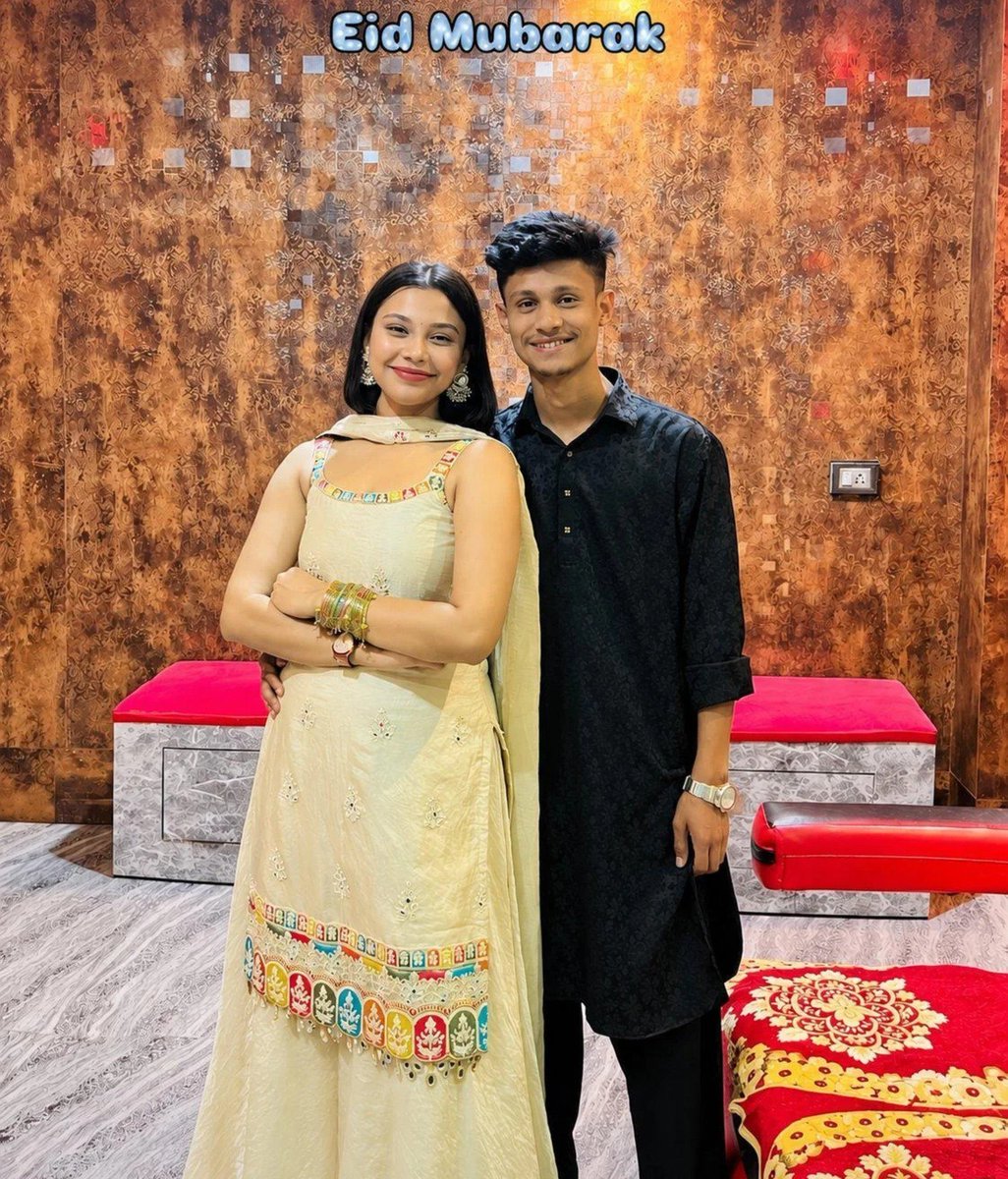 ZaraShah__'s tweet photo. Hindu girl from Assam’s chat is going viral in which a Hindu boy is trying to convince her but she is not agreeing and is saying that her Abdul is different. https://t.co/1zzTB6qDsC
