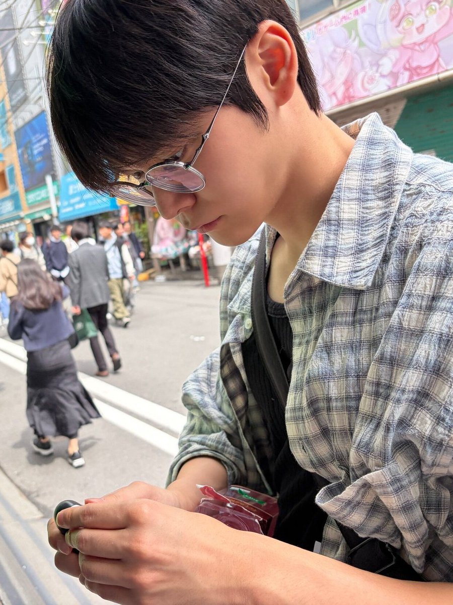 rudo11ph's tweet photo. 동그란 뿔테가 귀여웠어요 https://t.co/DwWx4MUvIC