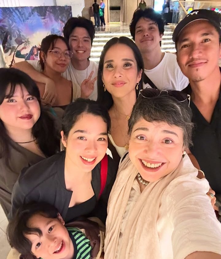 JeanPelayo8's tweet photo. The Magalona family supporting and watching the movie Forgotten Island. 
The song "Mga Kababayan" sang by SB19 is one of the movie OST which was originally sang by the late Philippine King of Rap Francis Magalona.
ctto https://t.co/UhoWLofCqG