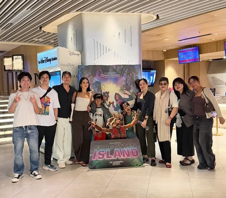 JeanPelayo8's tweet photo. The Magalona family supporting and watching the movie Forgotten Island. 
The song "Mga Kababayan" sang by SB19 is one of the movie OST which was originally sang by the late Philippine King of Rap Francis Magalona.
ctto https://t.co/UhoWLofCqG