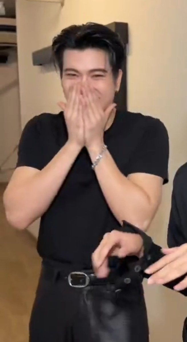 catongsa's tweet photo. he’s so fucking cute😭😭😭 this just fixed me https://t.co/lGa2xiK49Y