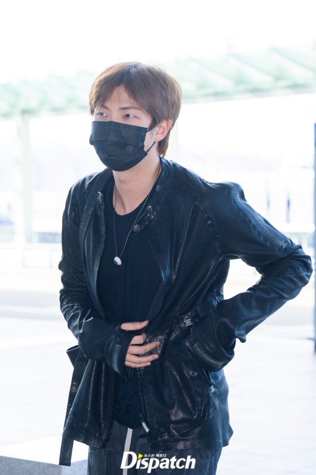 jooniefighting's tweet photo. 260928 #RM 출국 기사사진 https://t.co/No8Qois655