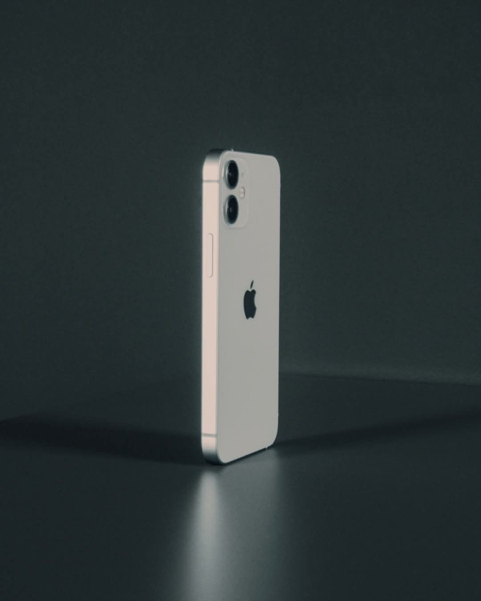 TOTTI6t21's tweet photo. Apple should bring back iPhone mini. https://t.co/yJraAxj8id