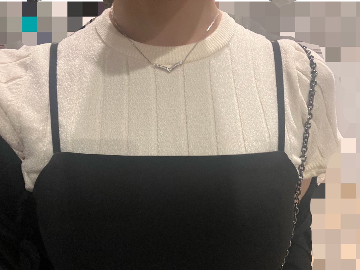 0606yukuri's tweet photo. レポ②

万能ネックレス
人生でネックレス1本だけと言われたらこれを買う。地金とダイヤのいいところは付けっぱなしでいいところ。汗も日焼け止めも怖くなく、シャワーする時もつけている。あとモチーフ重いからか全然回らなくてストレスフリー https://t.co/qKVJ1dQrXH