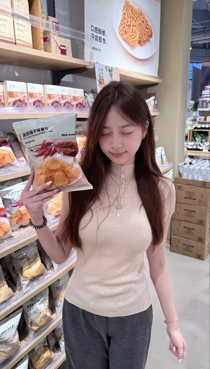 Alicelim0716's tweet photo. 20➕的女大怎么才可以遇到自告奋勇的男孩子呢？ https://t.co/Qp5SOf1OF0