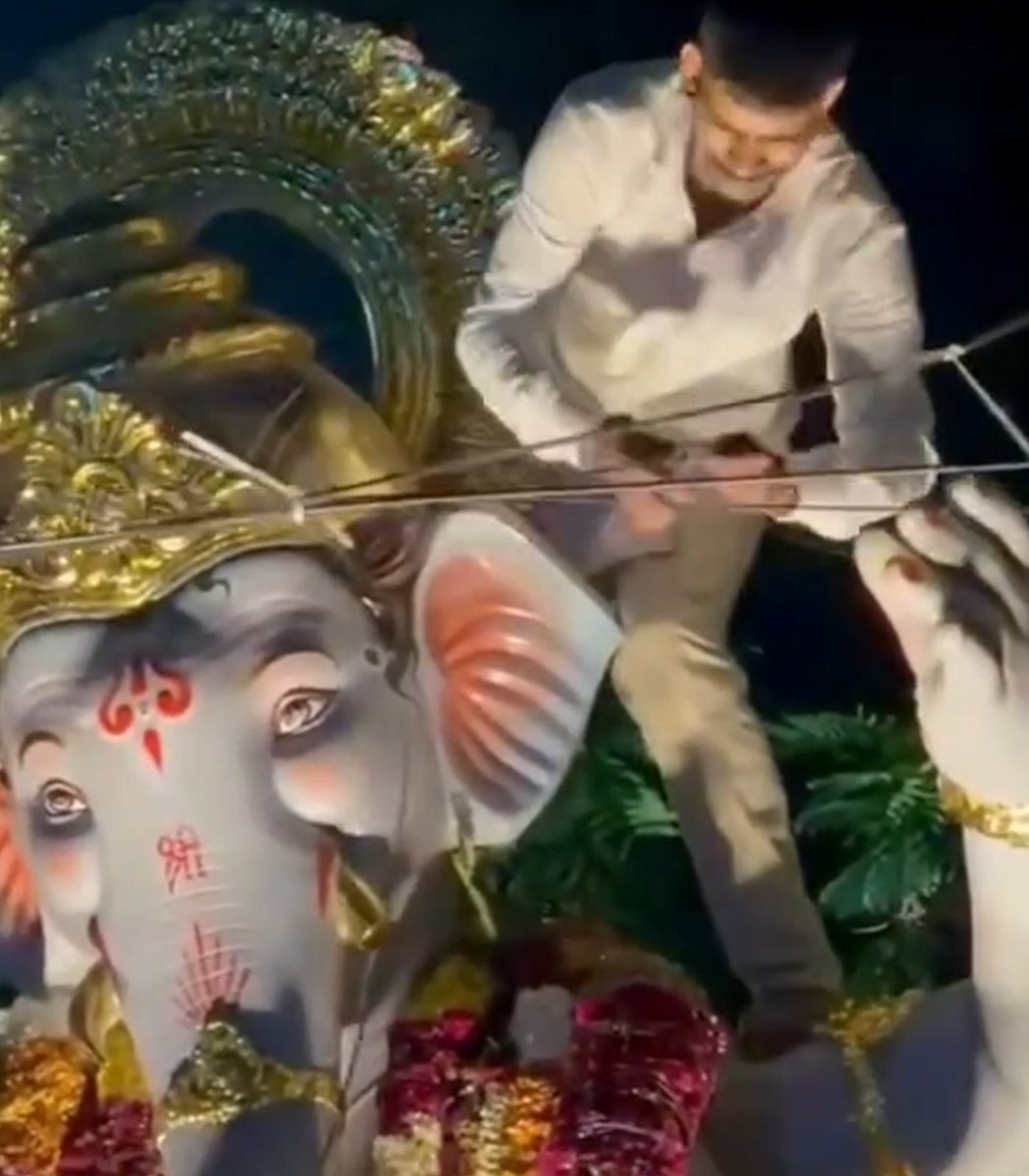 pubity's tweet photo. A man in India climbed atop a giant idol of Ganesh during a procession and cut down telecommunication wires just so the statue could travel through. https://t.co/jR0BTyIWmM