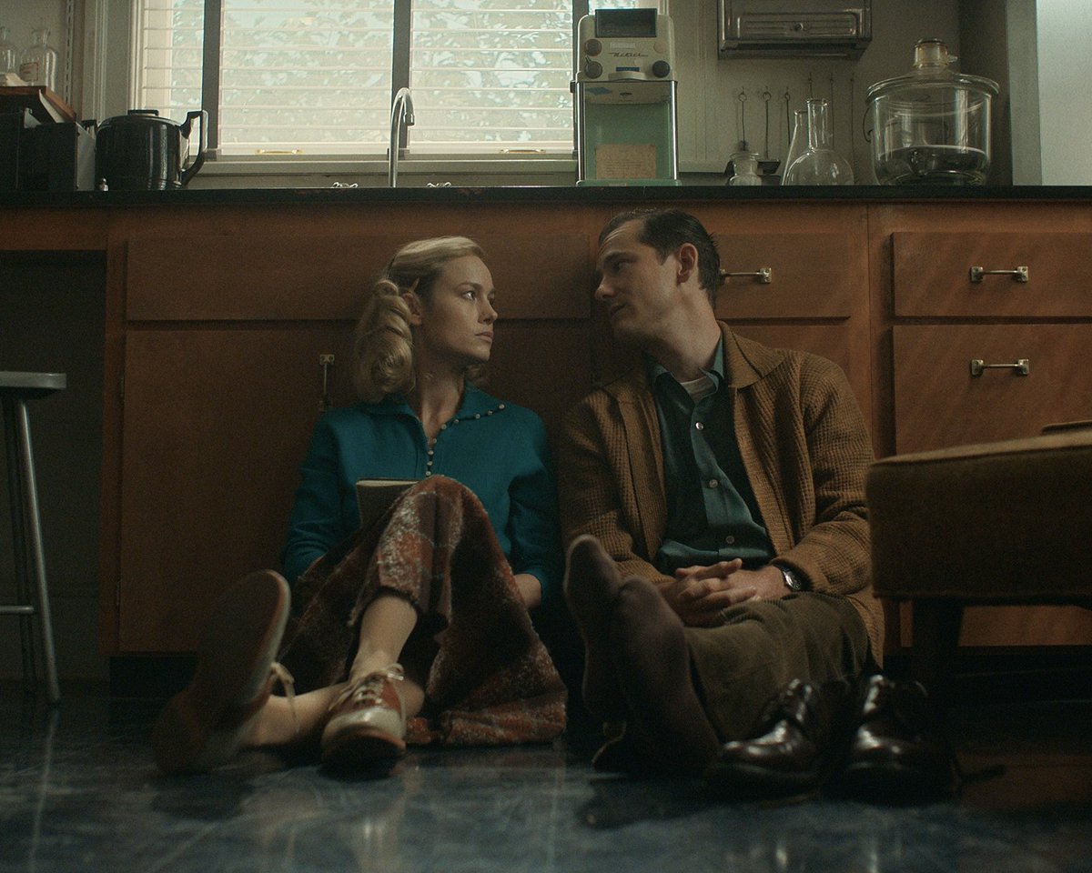 sitcomscarab's tweet photo. seeing a lot of people love how the love hypothesis incorporates science into the romance… oh boy do i have a show for you https://t.co/PZGmb2kXlU