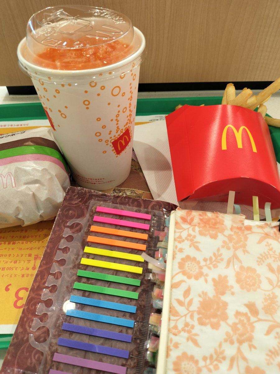 toeic48withrg's tweet photo. 休憩はマクドの金フレセットです。801〜900をさっと見ながら🎵☺️#TOEIC48 #英語学習 #TOEIC #社会人英語 #金フレ #Anki #TOEICer #アラフィフ https://t.co/zJIQmrFRUK