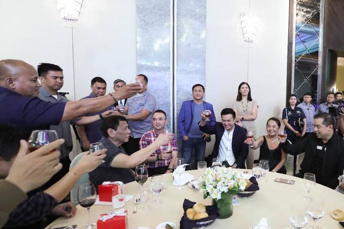 LamparaProject's tweet photo. Nung hindi pa nagkakaonsehan. https://t.co/ui4tXEj6rm