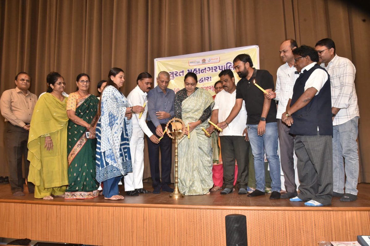 maya_mavani's tweet photo. 🎭 સુરતની સમૃદ્ધ નાટ્ય અને સાંસ્કૃતિક પરંપરાને સલામ

સુરત મહાનગરપાલિકા દ્વારા આયોજિત વાર્ષિક સંજીવકુમાર નાટ્ય સ્પર્ધાના શુભાંરંભ કાર્યક્રમમાં સુંદર નાટ્ય પ્રસ્તુતિઓ નિહાળી નાટ્યકલા સાથે જોડાયેલા કલાકારો તથા આયોજકોને શુભેચ્છાઓ પાઠવી.

સુરતની સાંસ્કૃતિક પરંપરાને જીવંત રાખવામાં નાટ્યકલા અને કલાકારોનું યોગદાન અમૂલ્ય છે. યુવા પ્રતિભાઓને પોતાની કલા રજૂ કરવા વધુ તકો મળે અને નાટ્યક્ષેત્રને નવી ઊંચાઈ મળે તેવી શુભકામનાઓ. 🌸

આ કાર્યક્રમમાં ધારાસભ્યશ્રી કાંતિલાલ બલર, ડેપ્યુટી મેયર શ્રી સુધાકરભાઈ ચૌધરી, શાસક પક્ષનેતા શ્રીમતી અલ્પાબેન મહેતા, દંડક શ્રીમતી ઉર્મિલાબેન ત્રિપાઠી, વિવિધ કમિટીના ચેરમેનશ્રીઓ તથા કોર્પોરેટરશ્રીઓ ઉપસ્થિત રહ્યા.

#Surat #SuratMunicipalCorporation #NatyaSpardha #GujaratiCulture #SanjivKumarNatyaSpardha