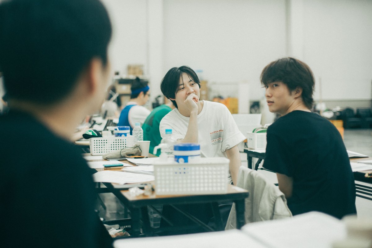 mochiron_ltd's tweet photo. #二階堂朝陽は助けに来る 

稽古場オフショット📷         

公演HPはこちら👔 
https://t.co/0dslZHvaUv 

#牧島輝 #坂元愛登 #日高由起刀 #大水洋介 https://t.co/5q0CyR2gKI