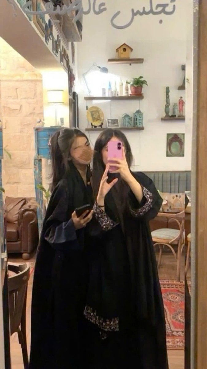 tashaolsonn7vy's tweet photo. ✈️🎨 أجواء الرياض تجمع بين الطيران والفن! 🇸🇦
طائرات تحلّق في سماء الرياض، وفعاليات فنية بأجواء مميزة، مع حماس وتشجيع البنات والجمهور 🔥🙌🏻
الرياض دايم غير! 👀✨
⁦https://t.co/qEidW3BFfB https://t.co/vLuunKGRaF