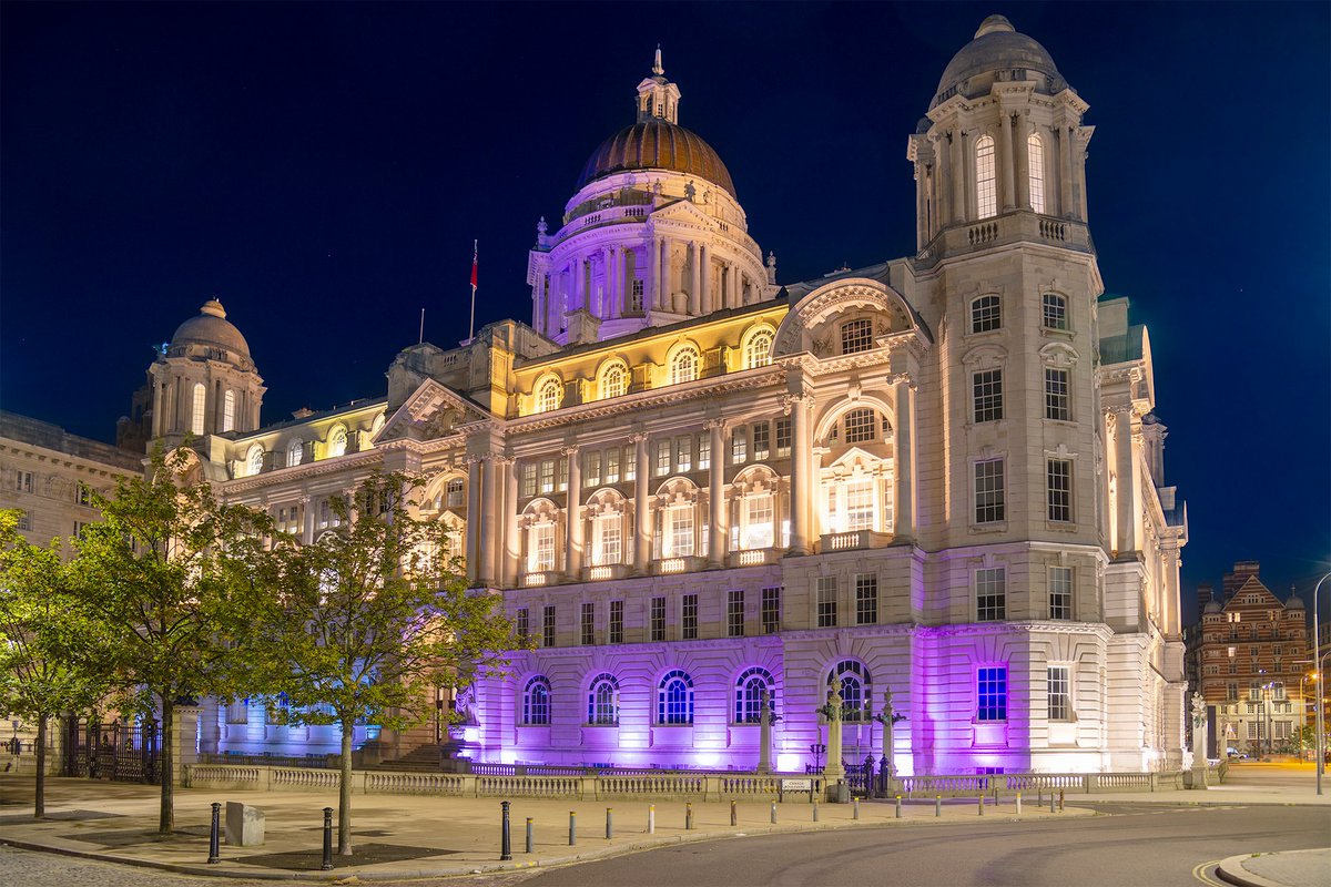 LiverpoolVista's tweet photo. Good morning. The magnificent Port of Liverpool Building in the early hours. https://t.co/maCG6Hf9Vu
