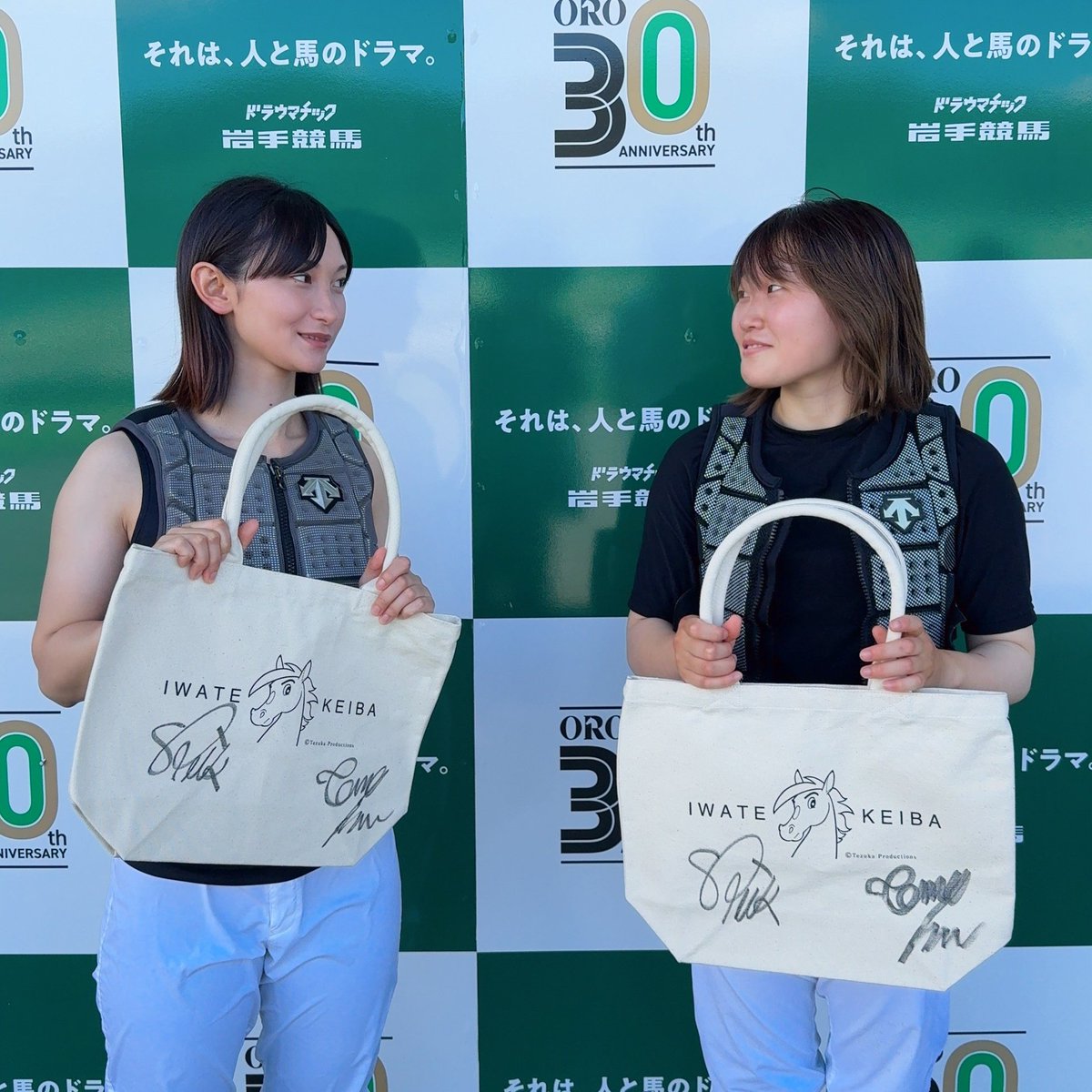 iwatekeiba's tweet photo. #岩手競馬GloriousDays 🦄✨
南部杯直前スペシャル
https://t.co/cmSUHsvztX
🎁プレゼントキャンペーン

🟣関本玲花騎手と齋藤友香騎手のサイン入り
　ハヤテくんトートバッグ
🟣亜咲花さんサイン入りポスター
🟣JRA田辺裕信騎手のサイン色紙

が当たる！

詳しくは引用先ポスト���チェック✨🏇✨🏇

#関本玲花騎手　#齋藤友香騎手