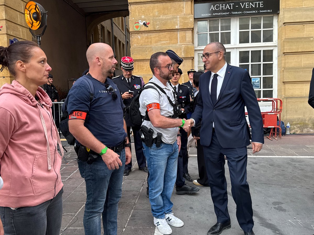 NunezLaurent's tweet photo. À Metz ce matin, j’ai tenu à saluer et remercier les agents de l’État mobilisés au centre opérationnel départemental de la préfecture, qui coordonne l’ensemble du dispositif mis en place à l’occasion de la visite du pape Léon XIV.

Je suis également allé à la rencontre des forces de sécurité intérieure et de secours déployées autour de la cathédrale Saint-Étienne.

Merci à toutes celles et ceux qui veillent au bon déroulement et à la sécurité de cet événement exceptionnel.