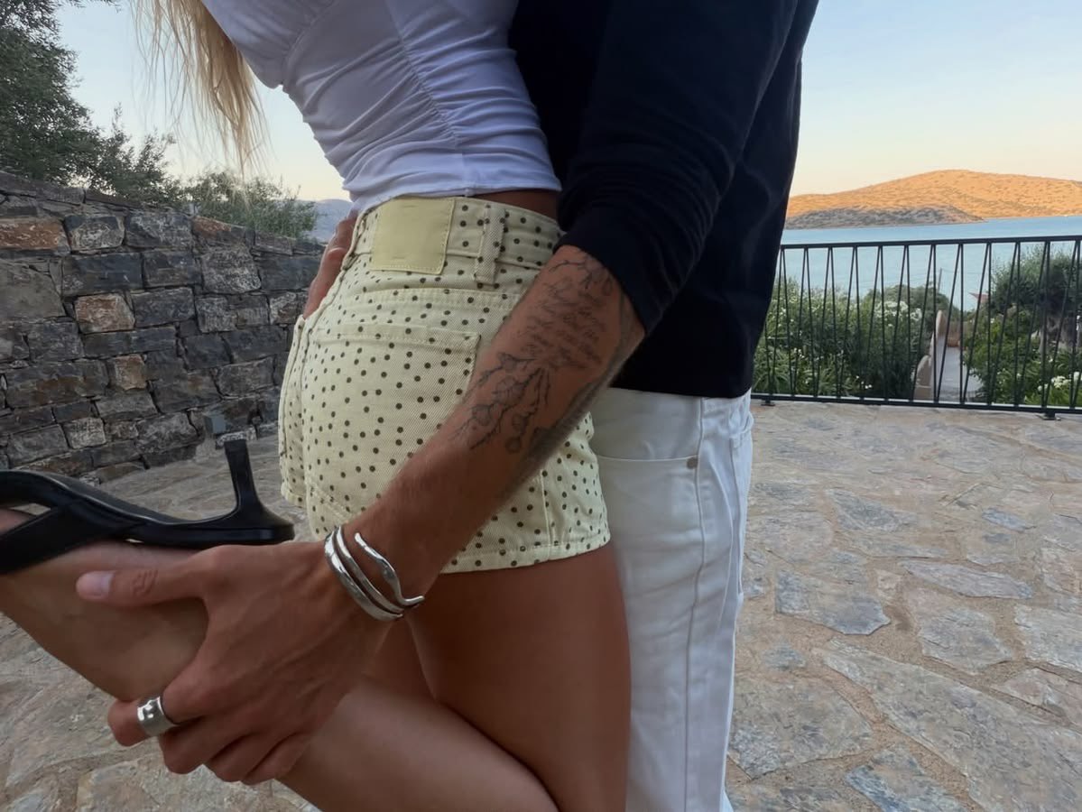 Diorgirlx's tweet photo. how obsessive i need my man to be: https://t.co/BP4xVKA1pz
