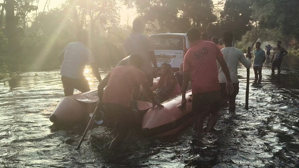 SSB_INDIA's tweet photo. On 28.09.2026, #RRT of 21st Battalion, SSB #Bagaha, successfully rescued a pregnant woman from flood-affected Bhedihari Colony, #WestChamparan, Bihar. She was safely evacuated and shifted to a hospital for medical assistance.

#SSB — Committed to Service, Security & Brotherhood.

#SewaSurakshaBandhutwa #FloodRescue #Bihar #HumanitarianAssistance 
#NationFirst 
@PMOIndia @HMOIndia 
@PIBHomeAffairs @ANI @PTI_News