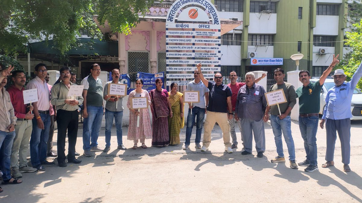 hemantpdjain's tweet photo. @narendramodi जी
हर संकट में #BSNL ने साबित किया है कि वह भारत की सच्ची राष्ट्रीय संपत्ति है। समर्पित कार्यबल के अधिकारों का समर्थन करें! 🤝 @PMOIndia @JM_Scindia @DoT_India @PemmasaniOnX @CMDBSNL #Remove_Affordability_Clause #3rdPRC_BSNL #JusticeForBSNLEmployees https://t.co/rrg7ompmqH