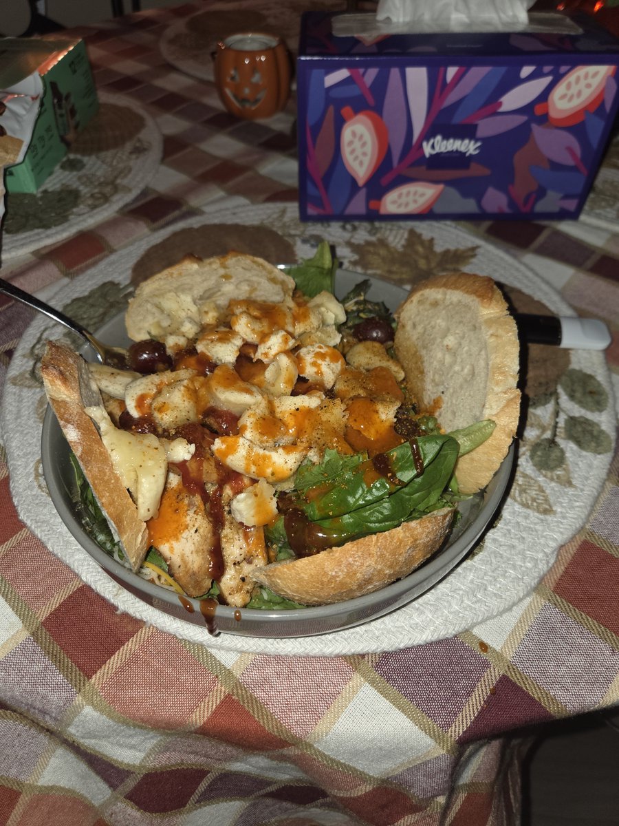 GooningCoppper's tweet photo. Here's my pre-bed salad, and it was delicious https://t.co/5FOdkZS1aC