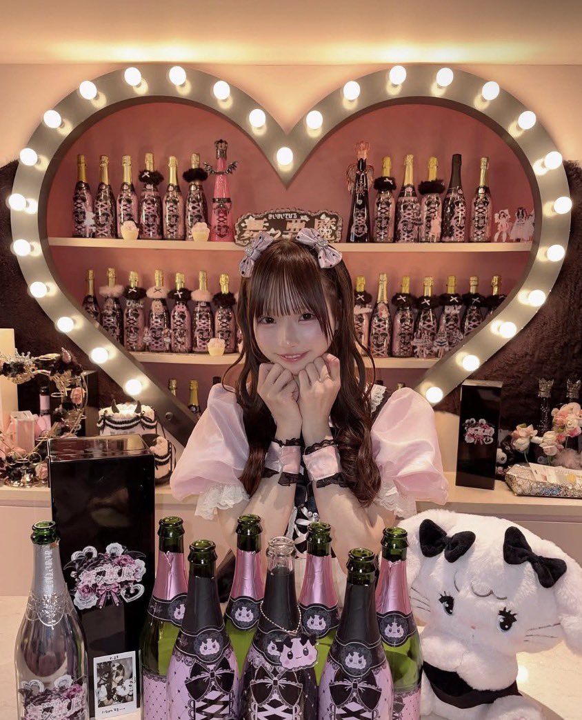 _usaeo's tweet photo. 元ドレスコードのもゆコンカフェ嬢になってる https://t.co/XgXd8jHeyS