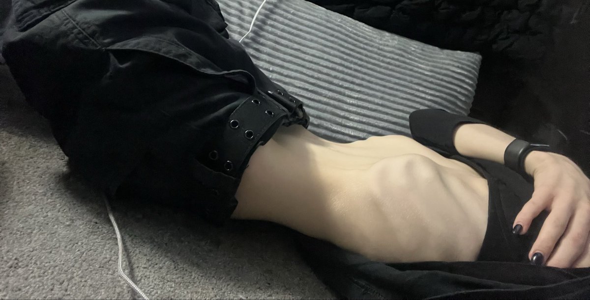 binniecals_'s tweet photo. Work clothes🫩🫩 https://t.co/qeab1pQXE5