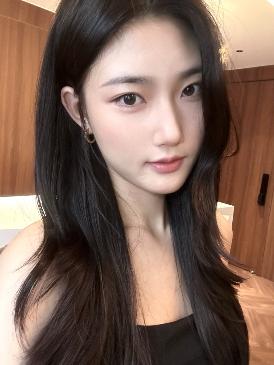 Baibing7227's tweet photo. 学会了 以后多发自拍涨粉 https://t.co/Ey3O6fT8lH