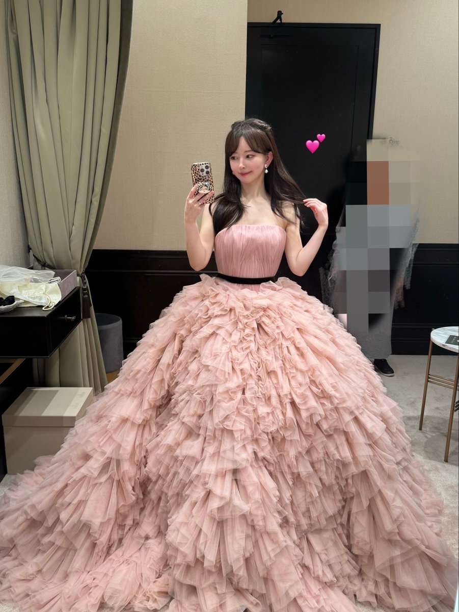 ギリギリまで迷ったカラードレスたち👗

①esum （Joie RED）❤️

②esum （Warren PINK）🩷

③タカミブライダル（ブルー・ポピー）💙

④阪急オリジナル（春うさぎ）🩵

#カラードレス #花嫁 #結婚式 https://t.co/IIjOWg9COG