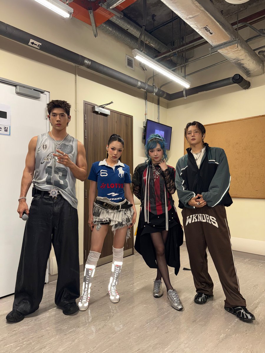 KARD_Official's tweet photo. [📷]
2026.09.27
KARD 2026 WORLD TOUR 'NOW HERE' SINGAPORE

#KARD #카드 
#NOWHERE #KARDinSINGAPORE https://t.co/MArDA23EQ6