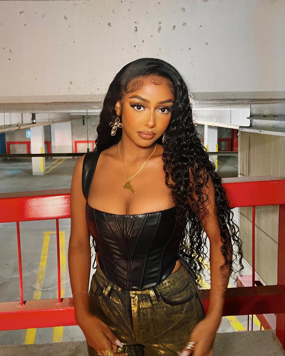 AsteriaHair's tweet photo. Natural? They Can't Tell.
USING CODE：YTB9 GET EXTRA 9% OFF  https://t.co/Oa25DuSQ8C #bodywavewig #straightwig #meltedlace #hdlace #gluelesswig #wiginstall #humanhairwigs #wigshop #wigsforsale #closurewig #wigforbeginners #lacewig #lacefrontal #wigs #lacewig #hairtok #wigtok #fyp https://t.co/t8JvLJ9PRs