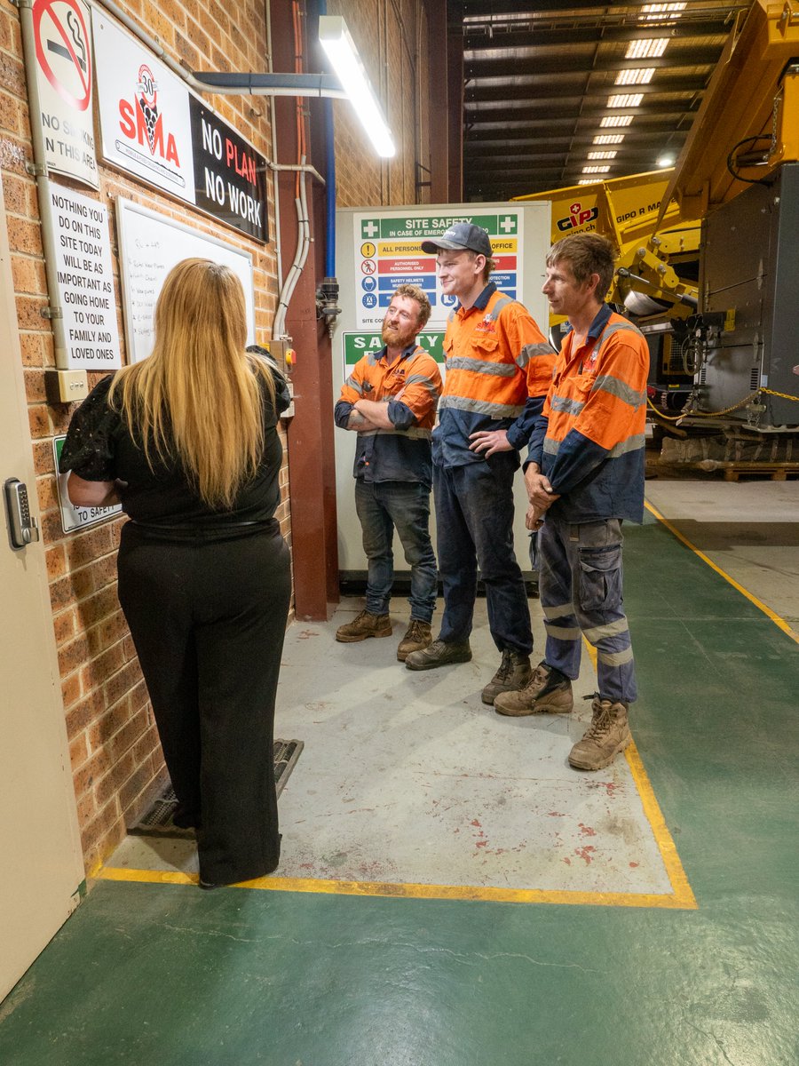 Screenmasters3's tweet photo. Safety starts before the job begins  😃

Our Toolboxs Talks put safety front and centre, from service calls and commissioning to inspections and maintenance.

For confidence onsite, call SMA 1800 571 464 for all you equipment service &amp; support needs. https://t.co/p54YiQxjdP