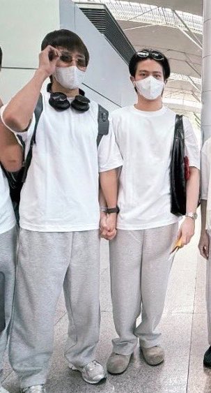 sthibtw_'s tweet photo. อกหักจะไปปฏิบัติธรรมแต่แม่บอกให้เอาน้องไปด้วย https://t.co/AFjcv2fxd2